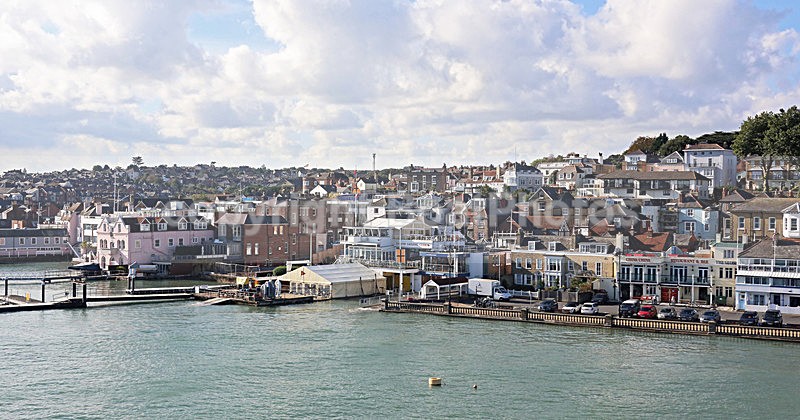 141007 COWES WATERFRONT WT7A8001 - Waterside Property
