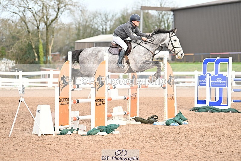 231209A-120149-01693 - Cls 12 Newcomers & 1.10m Open