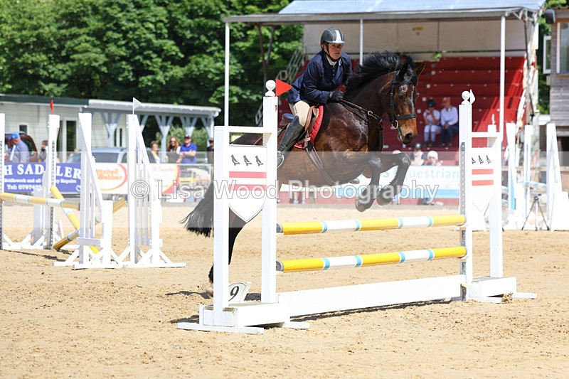 3E7A9814 - Class 8: Senior 80cm