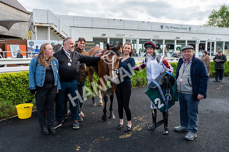 110526-Race 6-Betties Bay-6853 - Race 6 5.00pm Racing Again 21st May Fillies' Handicap