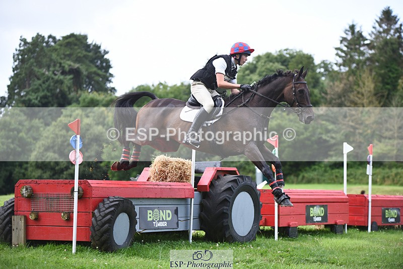 240804-113923-12340 - 415-Benjamin_Plunket-BARDUN_ACROBAT