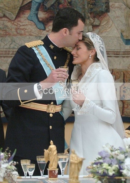 (SPA-32) A Loving Couple - Spanish Royals