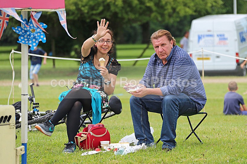 140706 HRR SPECTATORS WT7A9474 - HENLEY ROYAL REGATTA - SUNDAY 6th July 2014
