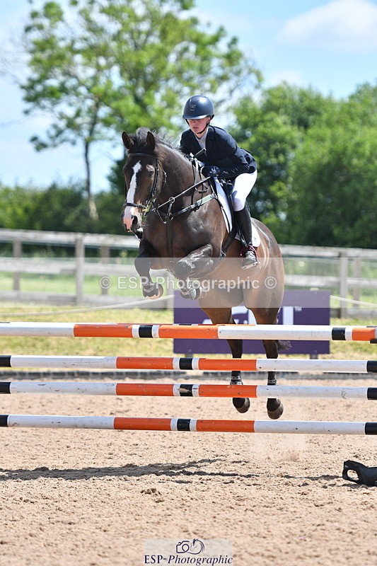 240609A-132141-05604 - Cls 18 Snr Newcomers and 1.10m Open