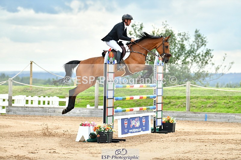 230720A-150737-03713 - Cls 9, 2 Star Big 1.40m Start to break