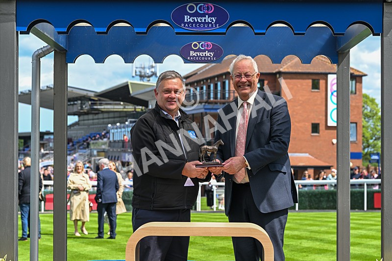 280525-Race 2-Bell Shot-4546 - Race 2