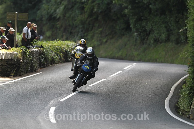 FOM_1121 - Classic TT Lap of honour