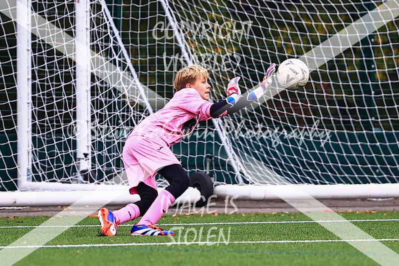 1DX30525 - 2025-10-12 FC Abbey Meads U14 Orange V Kingsdown Lions U14
