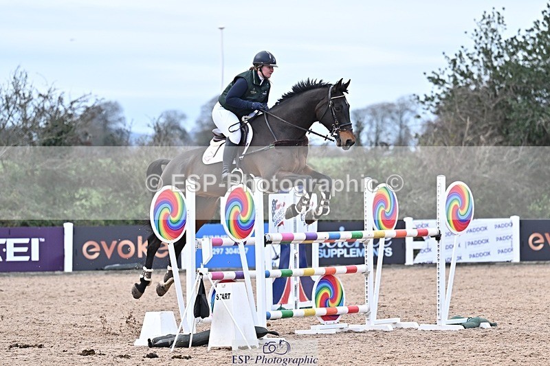 251126-140337-00667 - Cls 5 Foxhunter and 1.20m