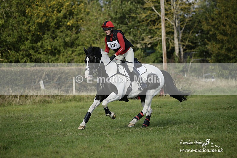  WWHT 171021 3963 - Open (1.00m)  17/10/21