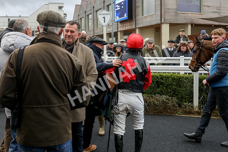 281223-Race 1-Trac-3069 - Race 1