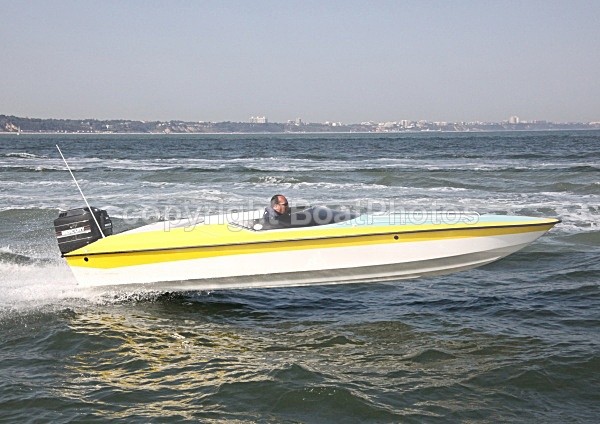 090524 YELLOW SPEEDBOAT IMG_3173 - Speedboats