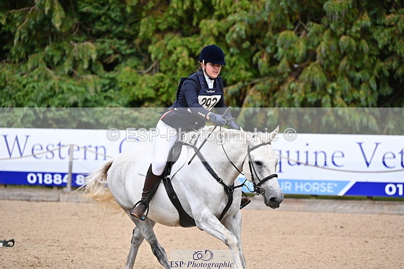 250802A-160702-06595 - F-292-Amy.Sweet-ONLY.BITESIZE