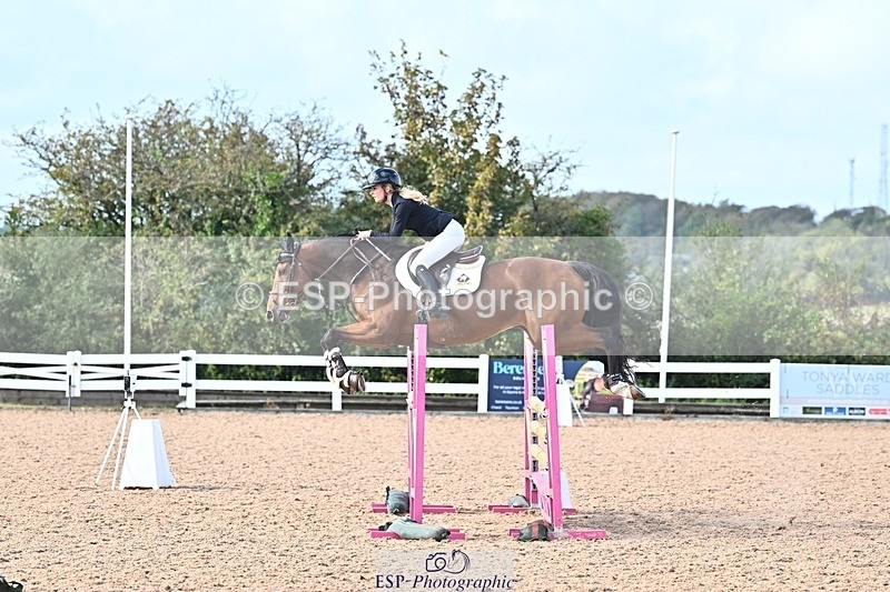 261014-131224-00590 - Cls  05 Snr Newcomers & 1.10m Open