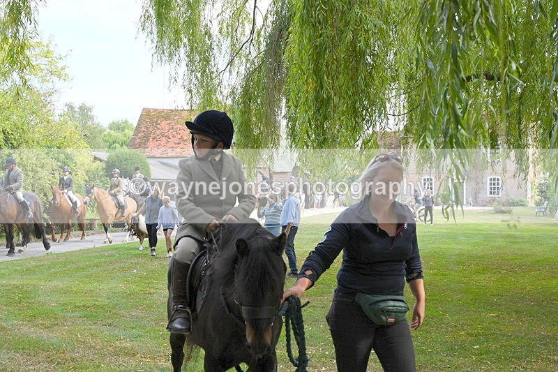 WJ6_3982 - Berks & Bucks - The Old farmhouse - Hound Exercise 20-08-25