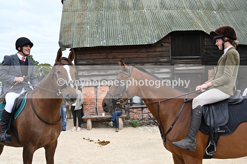 WJ6_3543 - Berks & Bucks - The Old farmhouse - Hound Exercise 20-08-25