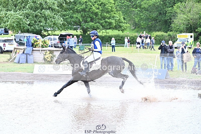 250525A-121806-15975 - D-409-Kirsty.Chabert-HERALDIKS.GIRL.OPPOSITION