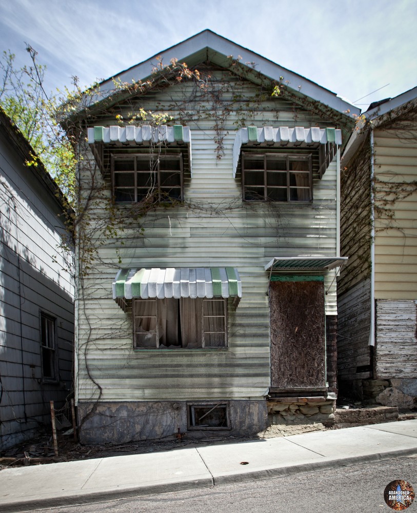 Abandoned Western Pennsylvania Home | Black Eyes - Abandoned Houses and Homes