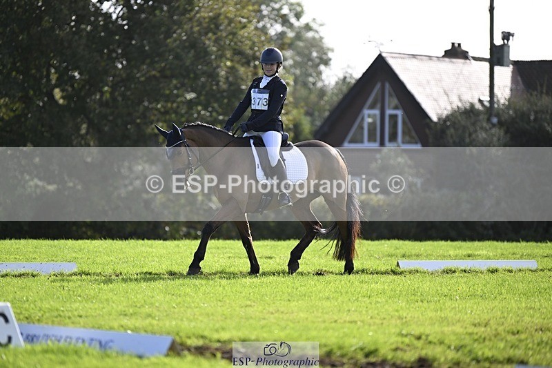 241025-120042-06986 - 373-Isabelle.Thwaite-BEACH.LADY