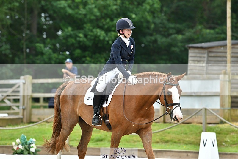 230525-122313-04242 - 208-NICO-Holly_Clarke-WEDTrotUp+DR