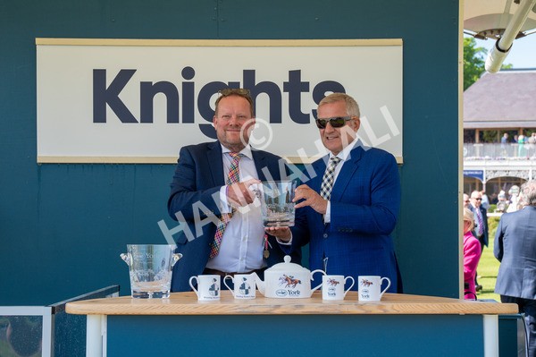 160525-Race 2-Thunder Run-6340 - Race 2 2.42pm Knights Solicitors Handicap
