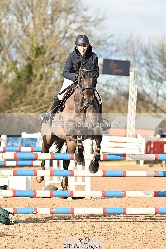 241208-130907-01701 - Cls 21 Newcomers and 1.10m Open