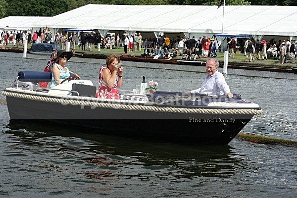 090704 FINE AND DANDY IMG_0759 - HENLEY REGATTA  SATURDAY 4th JULY 2009