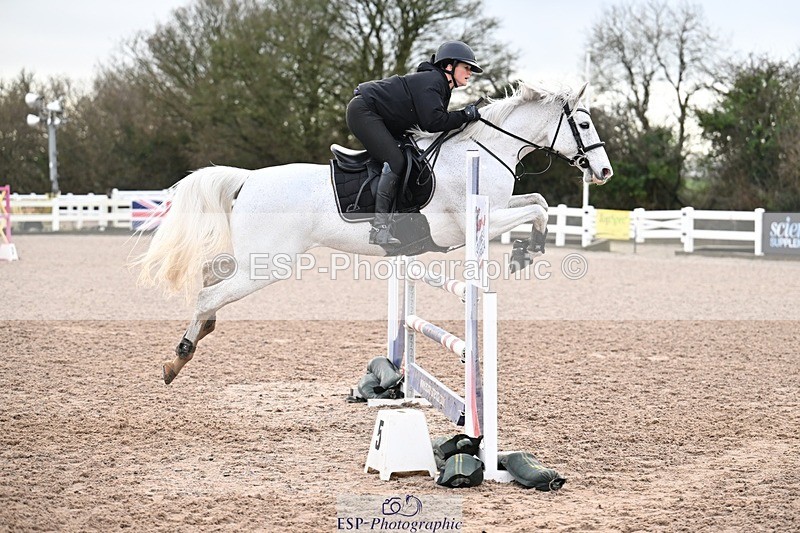 251206-124215-01022 - Cls 12 Snr Newcomers and 1.10m