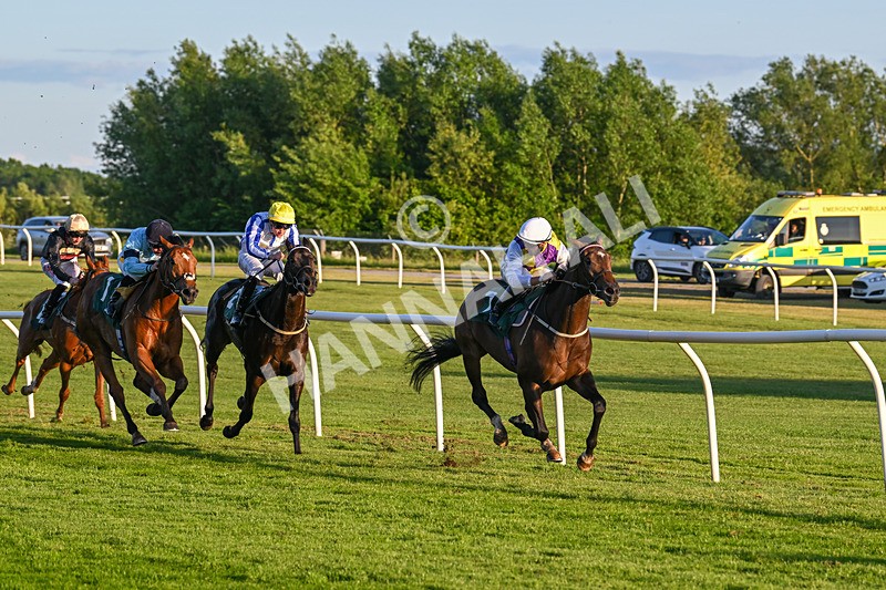 300525-Race 5-Wicket Keeper-7838 - Race 5