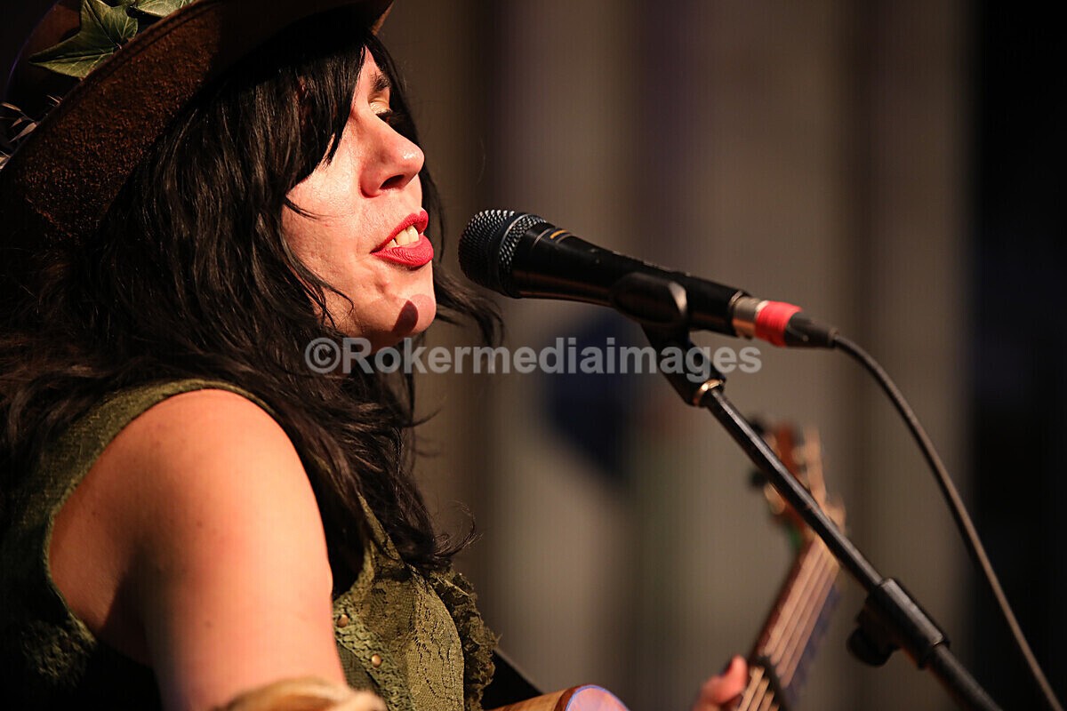 FOLK N BLUES-372 - FOLK and BLUES SEPT 2022