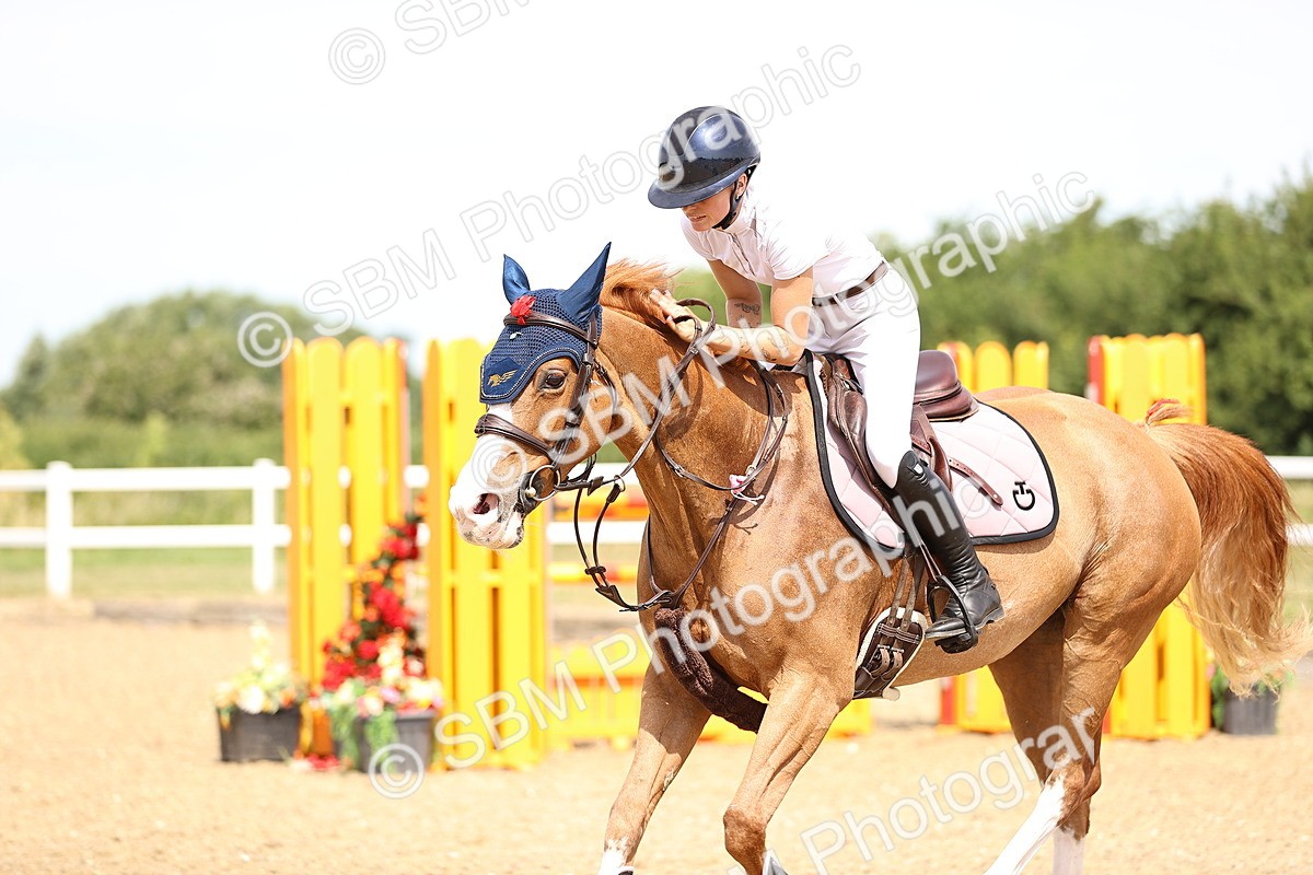 SBM_000566 - Class 15 - Redpost Equestian Senior Foxhunter - 1.20m