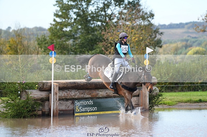 251024A-120921-08646 - B-112-Christina.Wiederkehr