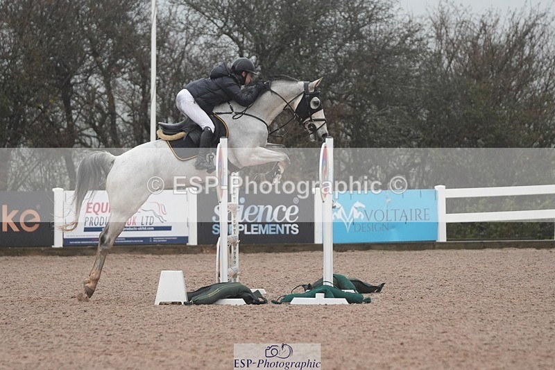 251207-121105-01987 - Cls 20 Snr Newcomers and 1.10m