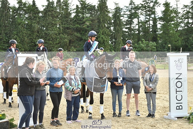 250525A-161227-18901 - Presentations Section C CCI 2 Star Long