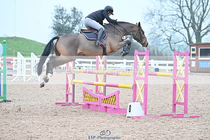 240113A-130058-02095 - Cls 12 Newcomers and 1.10m Open