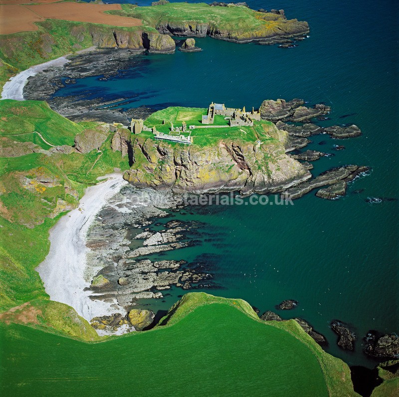 A00598A East coastline of Scotland at Dunnotter Castle 2005 - East and north coastlines