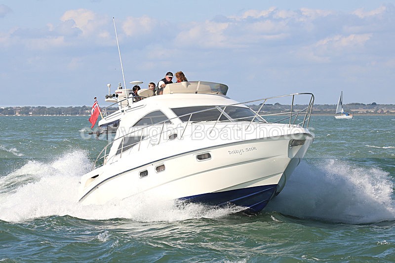 150927 DOBBYS SOCK - SEALINE F34 WT7A3119 - Flybridge Cruisers