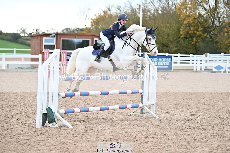 231119A-113521-05447 - Sun Cls 5 Newcomers & 1m Open