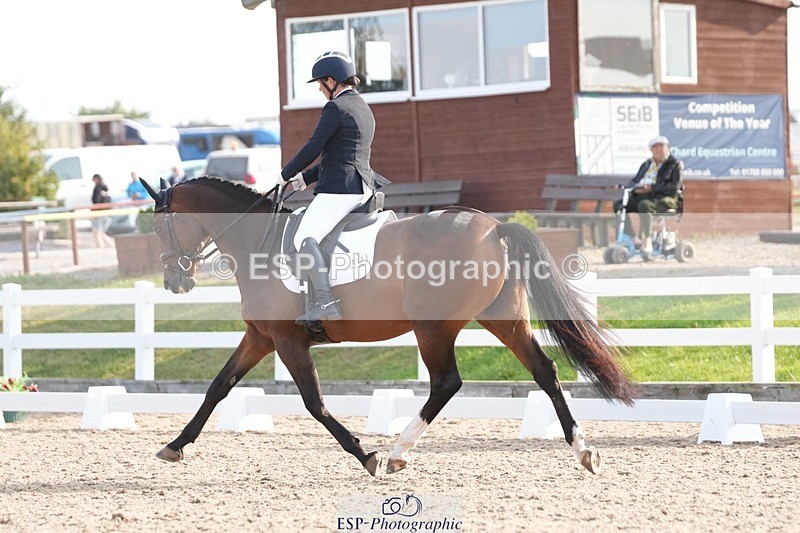 250817-091227-07111 - 047-Hannah.RogersWoodendfarm.Viva