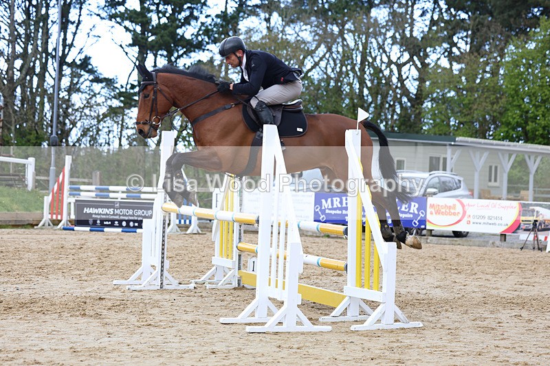 3E7A1485 - Class 6: Senior 1.05m