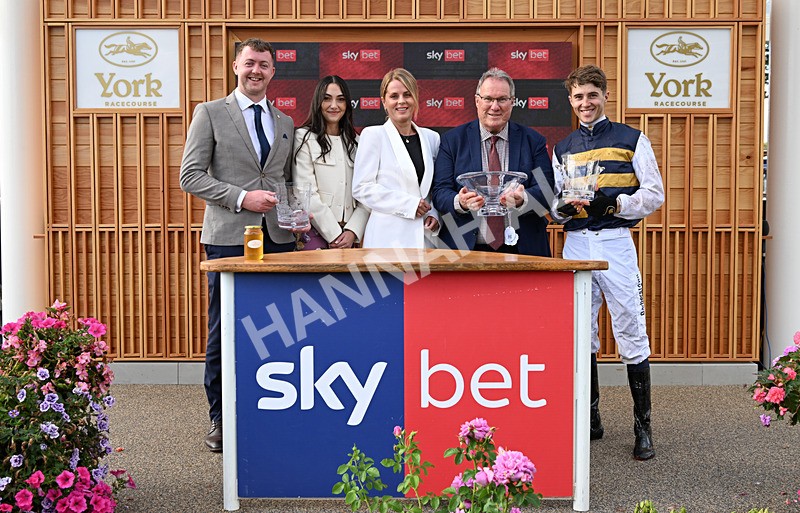 190826-206 Small Fry - Race 5 16.10pm Sky Bet Stayers Handicap