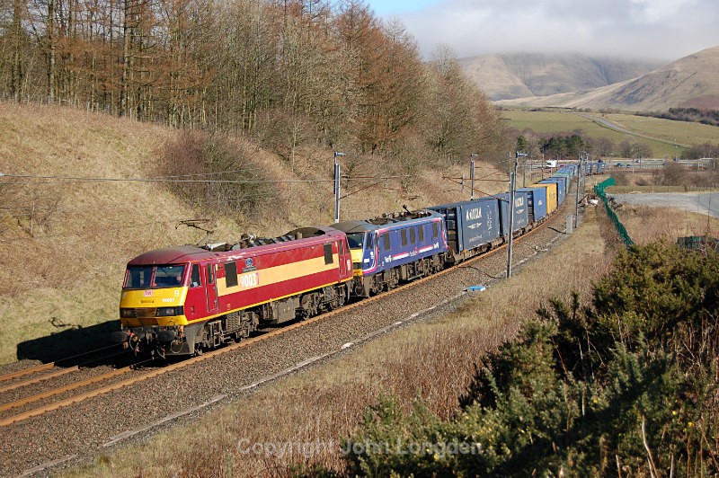 JL - 18.3.16 90037 & 90024 4M25 Mossend - Daventry, Beckfoot - West Coast Main Line (north to south)