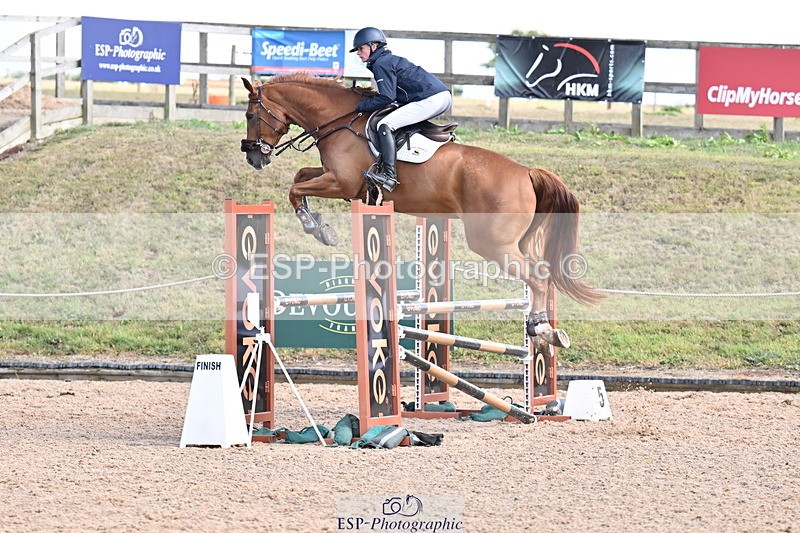 250827B-132959-00574 - Cls 4 Snr Newcomers 1.10m