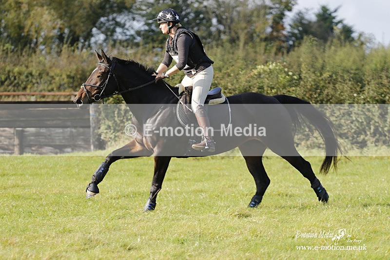  WWHT 171021 4009 - Open (1.00m)  17/10/21