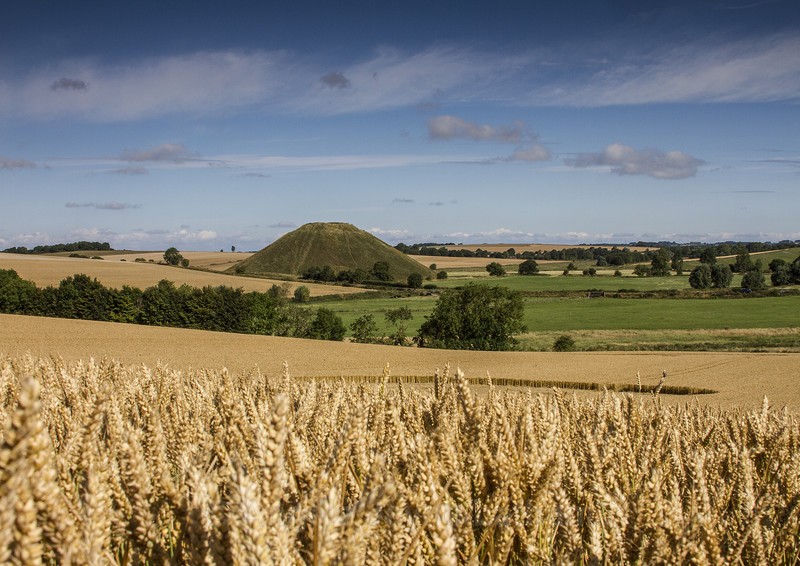 Silbury Hill and crop circle - Ancient Sites