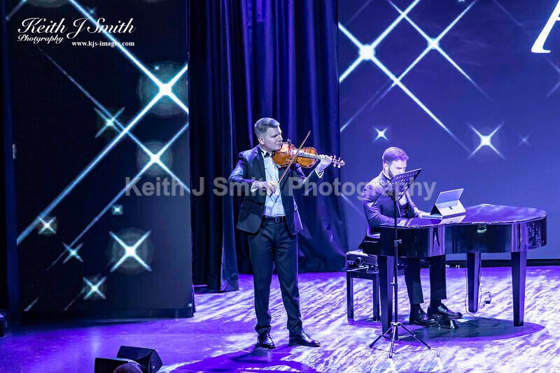 7KJS0422 - Ambition show team