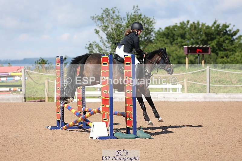 240714A-092655-01572 - Cls 1&2 128cm 10yrs & 70cm Open