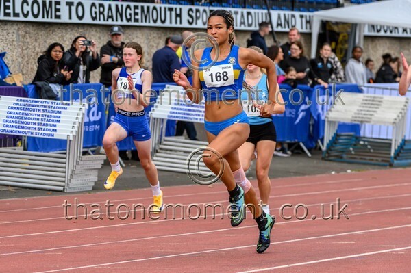 Age26 SAT-927305 - Track Female Set One