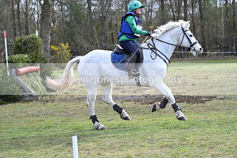 WJ7_0049 - Time 10:13 to 10:38 Times at the Fence