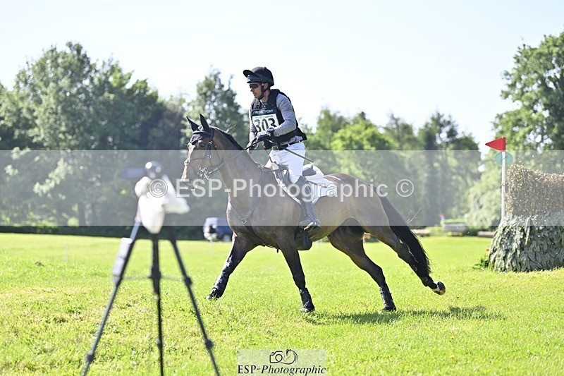 240525-094000-11959 - 303-KILLEENHOUSESTUD_OBOS_16-Tom_D_Crisp